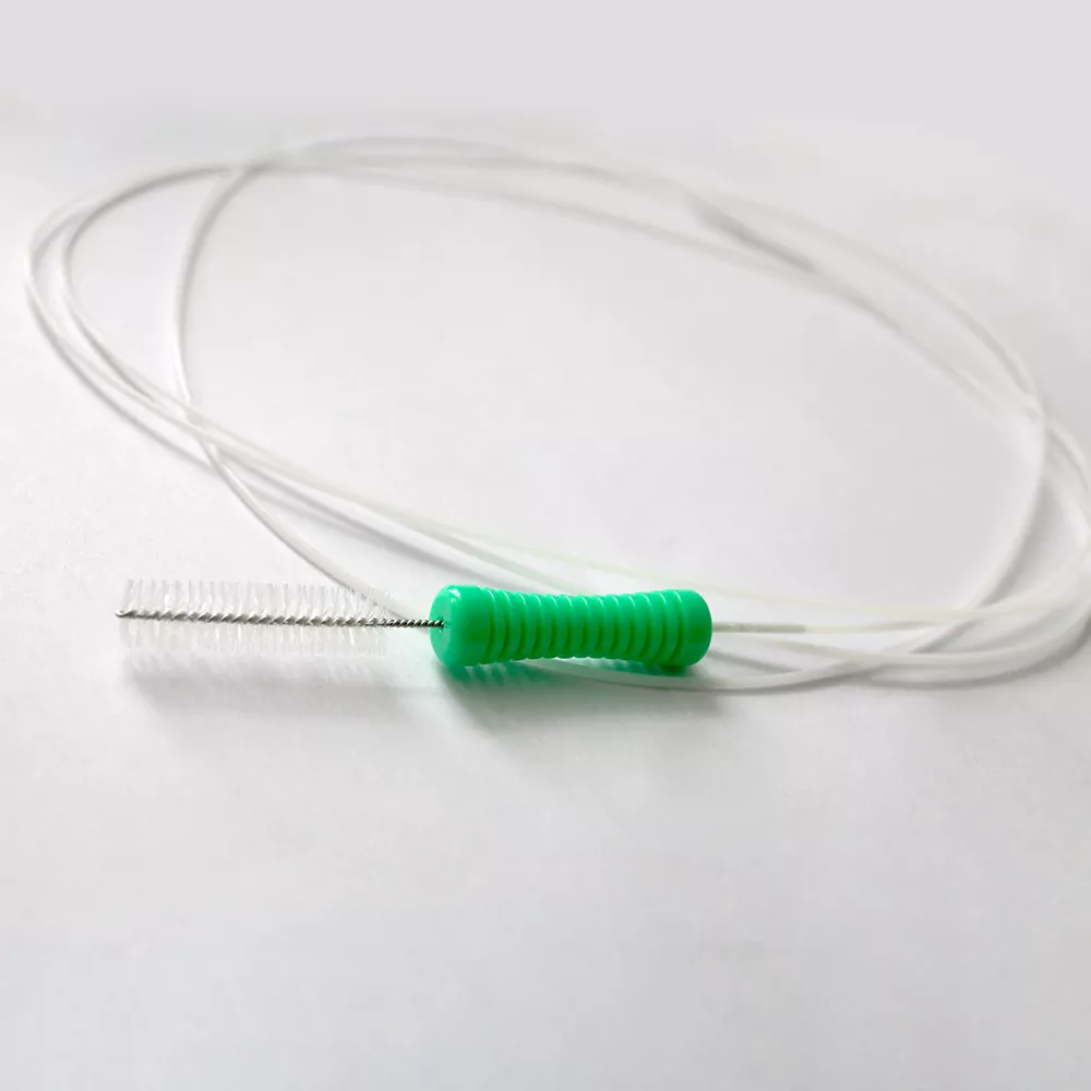 Como uma escova de limpeza de broncoscópio suporta um reprocessamento mais seguro e eficaz do endoscópio?